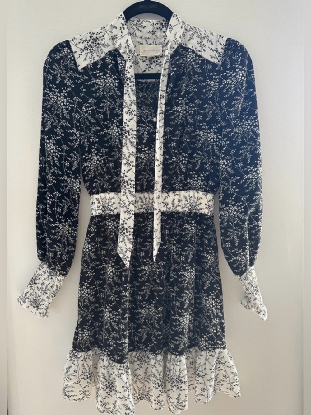 Romantic and Feminine Printed Tie-Neck Long Sleeve Dress - Black/White